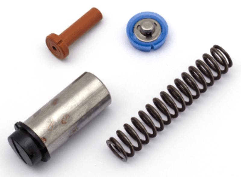 Chain tensioner piston assembly